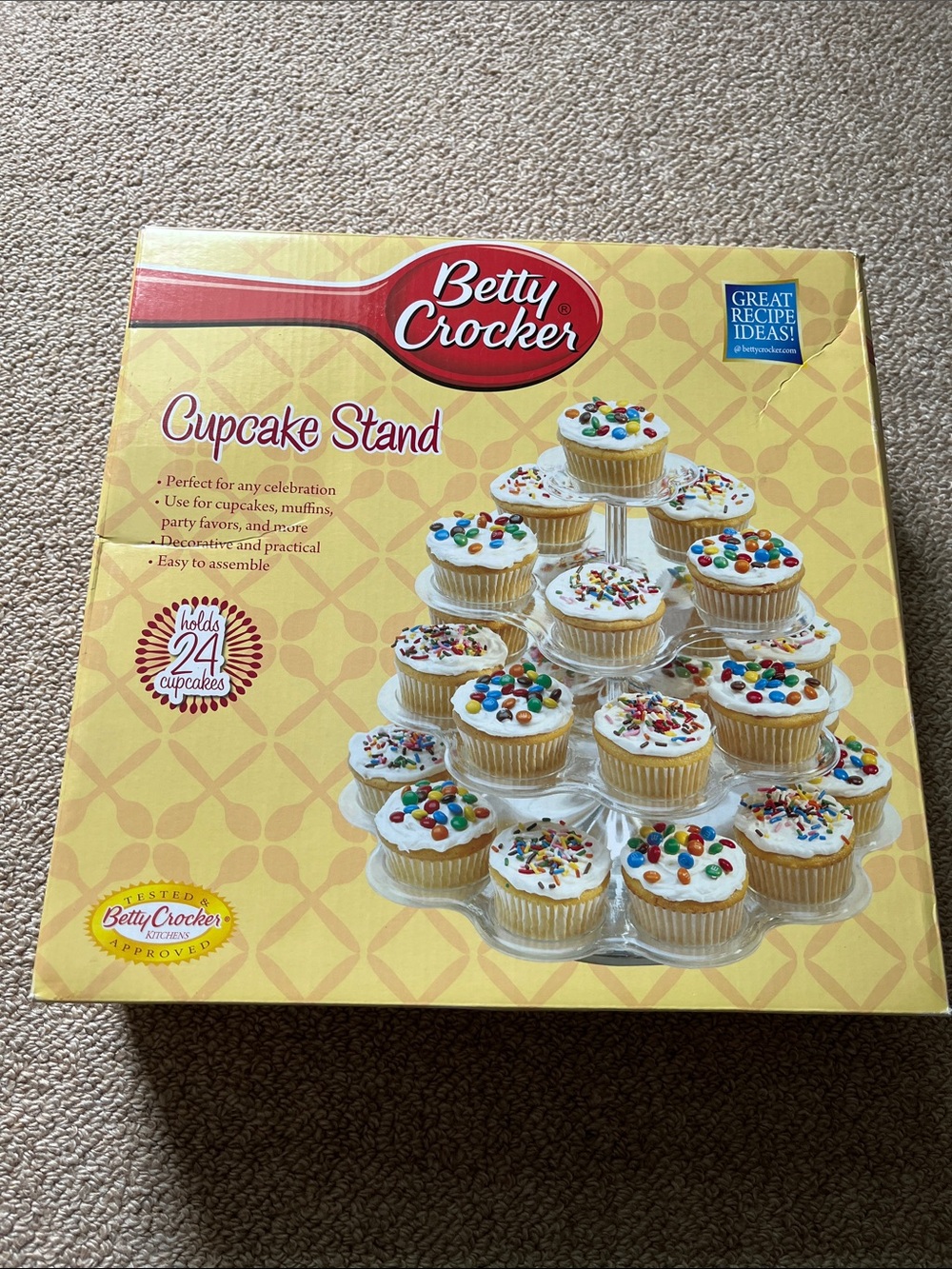 Betty Crocker Cupcake 🧁 Stand with Clear Display